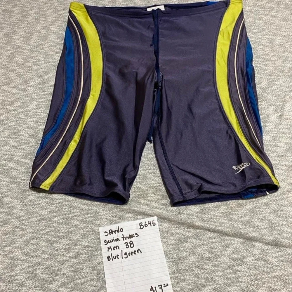 Speedo swim trunks with blue multicolor diagonal stripes men 38. SKU-B646